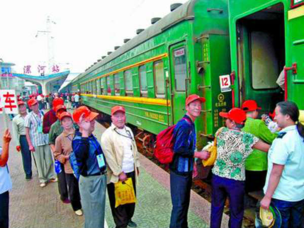 china-rural-residents-traveling-2014